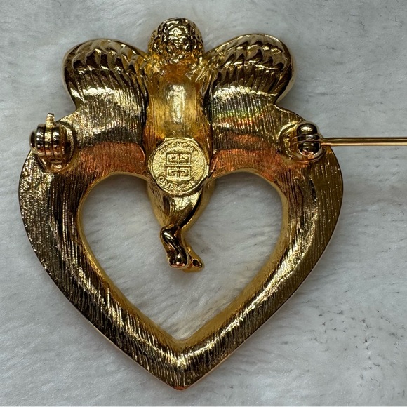 Vintage Givenchy Cherub Angel on heart brooch - Picture 8 of 10